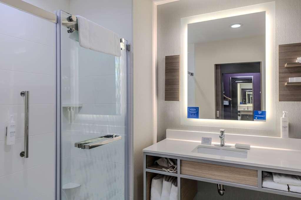 Hilton Garden Inn Detroit Utica, Mi Clinton Township Стая снимка