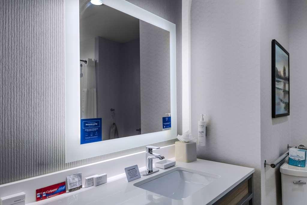 Hilton Garden Inn Detroit Utica, Mi Clinton Township Стая снимка